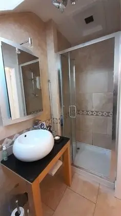 Traditional Tek Büyük Yataklı Oda