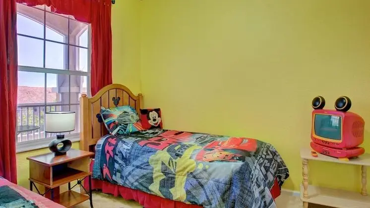 Executive 3 Bedroom Villa with Pool Access