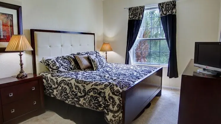 Executive 3 Bedroom Villa with Pool Access