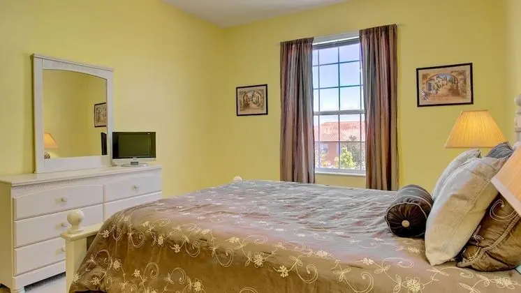 Executive 3 Bedroom Villa with Pool Access