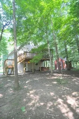 Ev, Birden Çok Yatak (Trails End River Retreat)