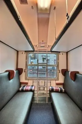Basic Kulübe (Train Compartment)