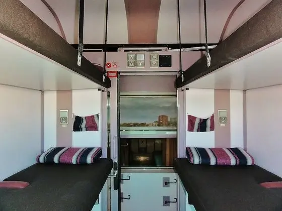 Basic Kulübe (Train Compartment)