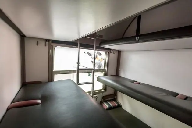 Basic Kulübe (Train Compartment)