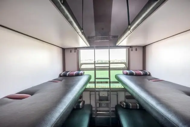 Basic Kulübe (Train Compartment)