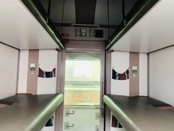 Basic Kulübe (Train Compartment)