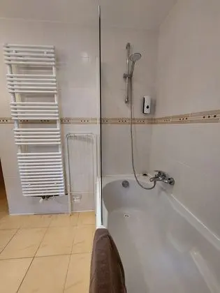 Üç Kişilik Oda (Chez Flora)