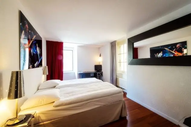 Comfort Tek Büyük Yataklı Oda