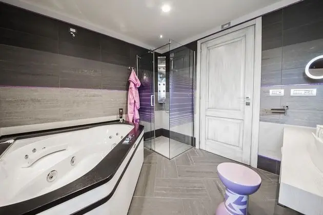 Deluxe Tek Büyük Yataklı Oda, Sıcak Su Havuzu