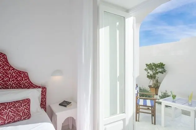 Standard Üç Kişilik Oda (No Sea View)