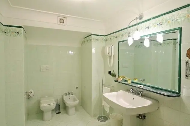 Standard Üç Kişilik Oda (No Sea View)