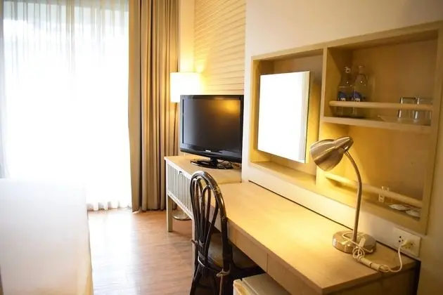Premium Tek Büyük veya İki Ayrı Yataklı Oda, 1 Yatak Odası, Bahçe Manzaralı, Havuz Kenarı
