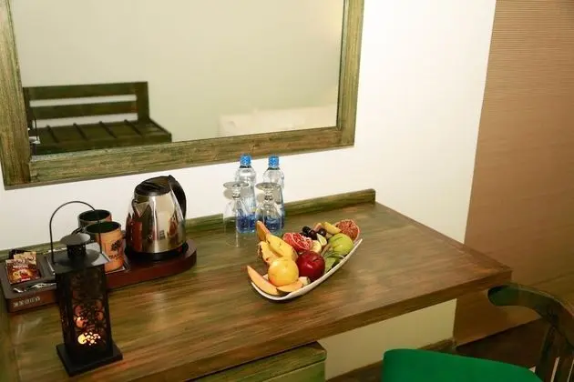 Deluxe Tek Büyük Yataklı Oda, Bahçe Manzaralı, Zemin Kat