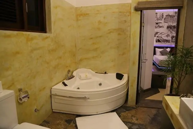 Grand Oda, Jakuzi, Havuz Manzaralı