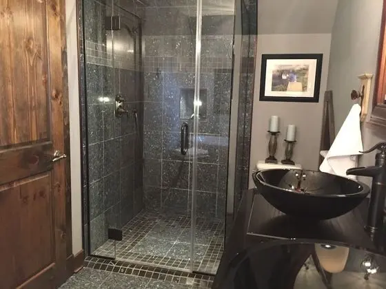 Luxury Süit, 1 Büyük (Queen) Boy Yatak, Banyolu/Duşlu, Nehir Manzaralı (Humber River Suite)