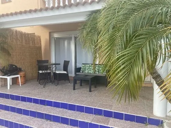 Apart Daire, Deniz Manzaralı (The Pool Apartment)