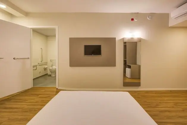 Standard Oda, 1 Büyük (Queen) Boy Yatak, Engellilere Uygun