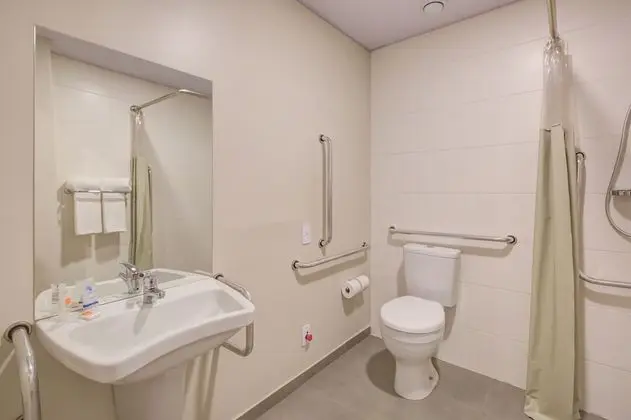 Standard Oda, 1 Büyük (Queen) Boy Yatak, Engellilere Uygun