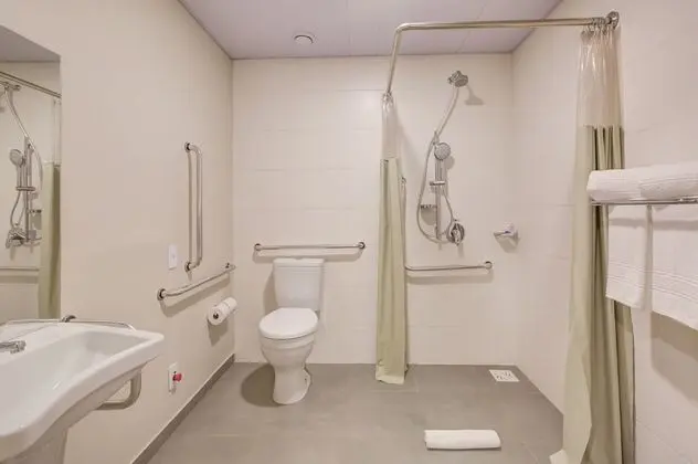 Standard Oda, 1 Büyük (Queen) Boy Yatak, Engellilere Uygun