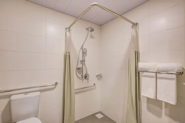 Standard Oda, 1 Büyük (Queen) Boy Yatak, Engellilere Uygun