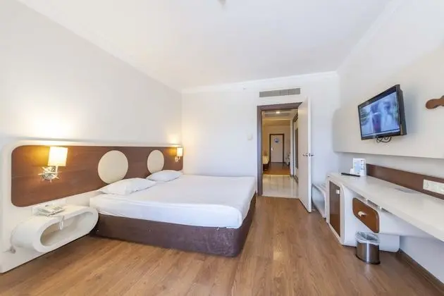 Family Room  (4 Adults)