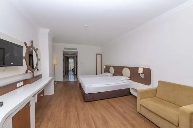 Family Room  (4 Adults)