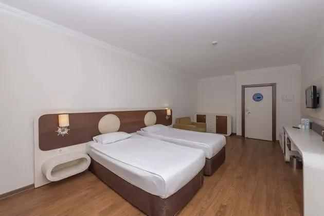 Family Room  (4 Adults)