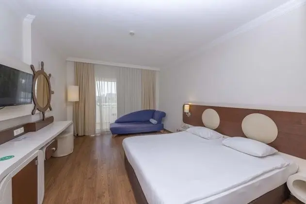 Family Room  (4 Adults)