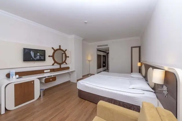 Family Room  (4 Adults)