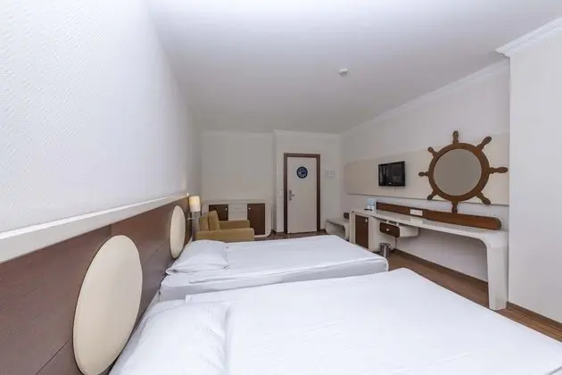 Family Room  (4 Adults)