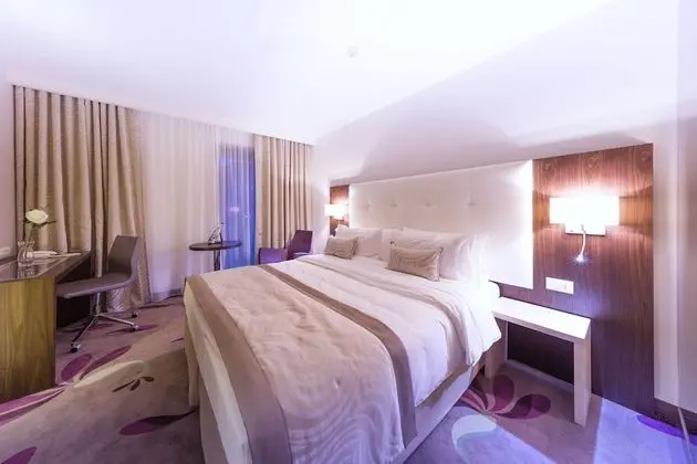 Superior Tek Büyük veya İki Ayrı Yataklı Oda