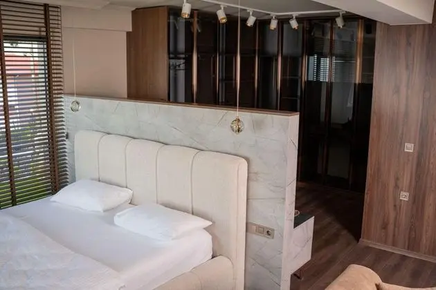 Villa 4+1 Oda-Özel Havuzlu, Doğa Manzaralı, Şömineli
