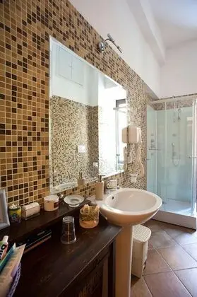 Standard Tek Büyük veya İki Ayrı Yataklı Oda, 1 Büyük (Queen) Boy Yatak, Özel Banyo