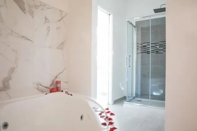 Stüdyo Süit, Jakuzi (Intimate)