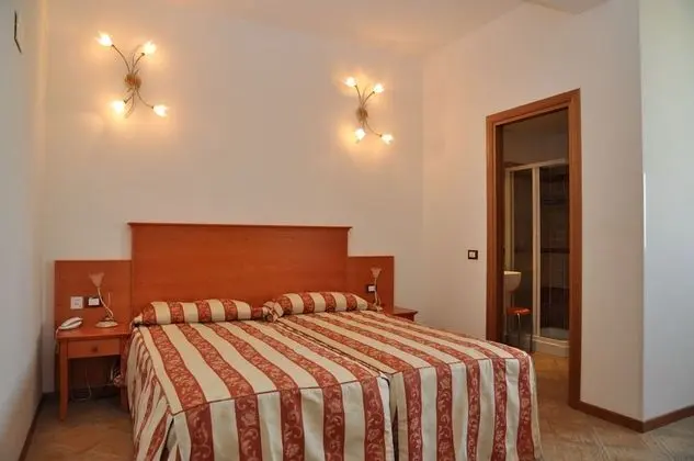 Tek Büyük veya İki Ayrı Yataklı Oda, Dağ Manzaralı