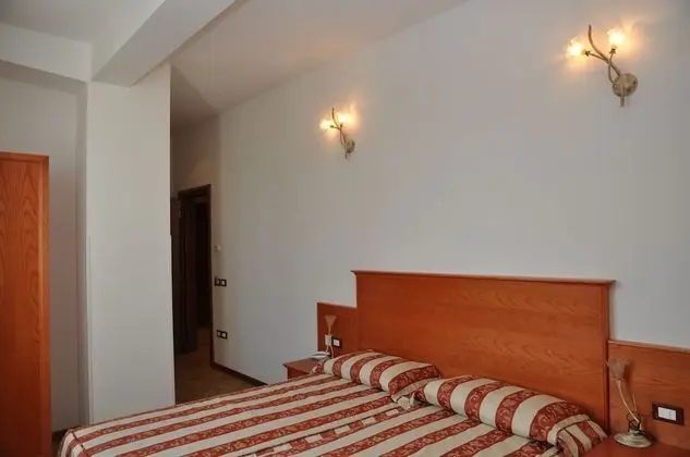 Tek Büyük veya İki Ayrı Yataklı Oda, Dağ Manzaralı