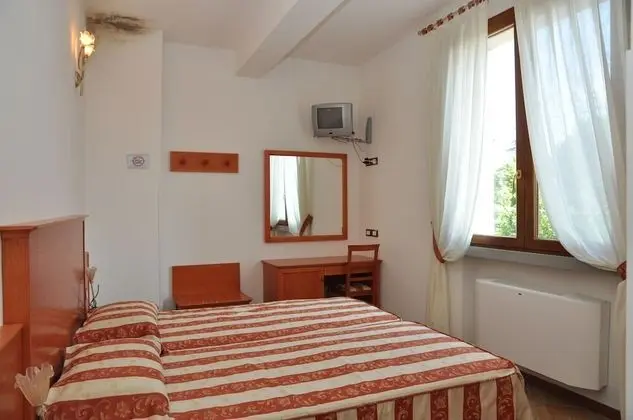 Tek Büyük veya İki Ayrı Yataklı Oda, Dağ Manzaralı