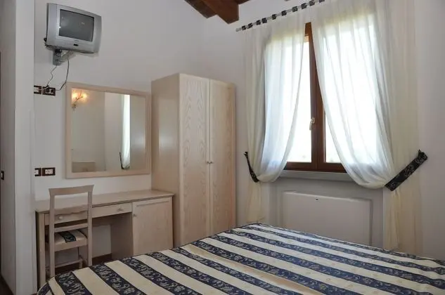 Tek Büyük veya İki Ayrı Yataklı Oda, Dağ Manzaralı