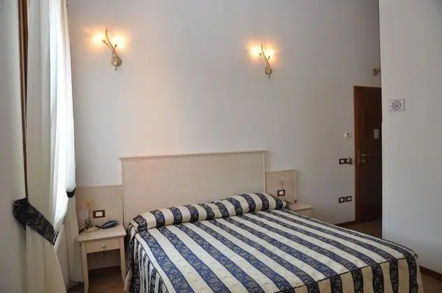Tek Büyük veya İki Ayrı Yataklı Oda, Dağ Manzaralı