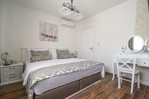 Family Süit, Havuz Kenarı