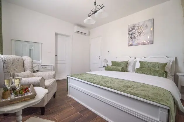 Family Süit, Havuz Kenarı