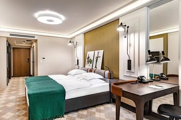 Deluxe Tek Büyük Yataklı Oda