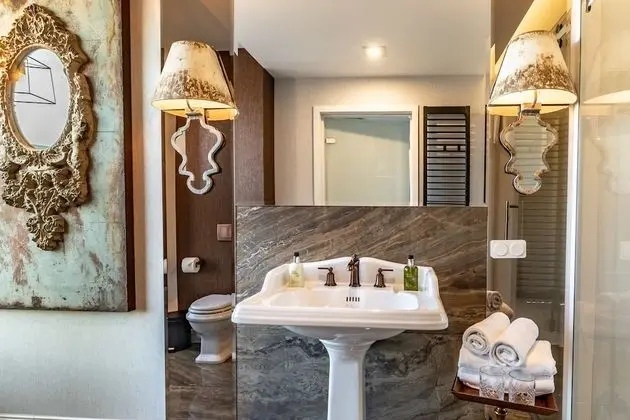 Deluxe Tek Büyük Yataklı Oda