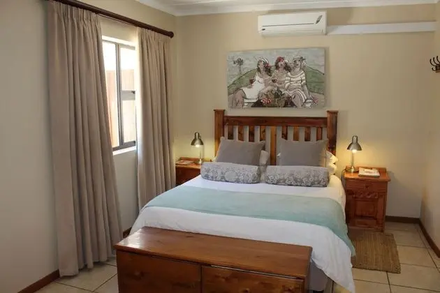LUXURY ROOM 08