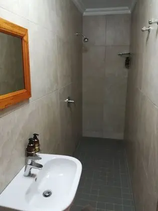 LUXURY ROOM 08
