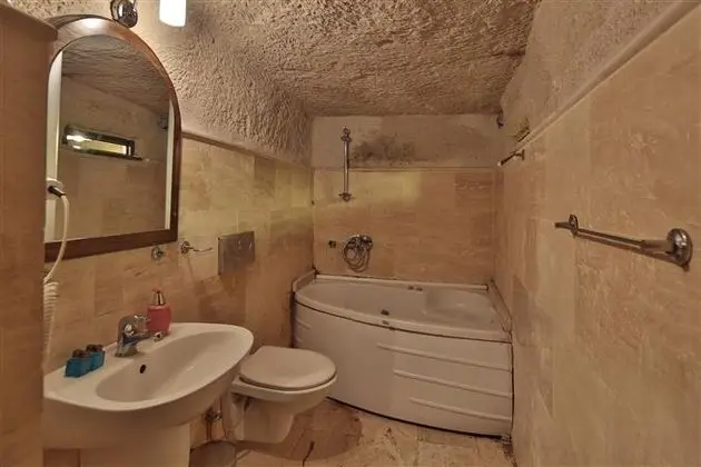 Delux Cave Oda