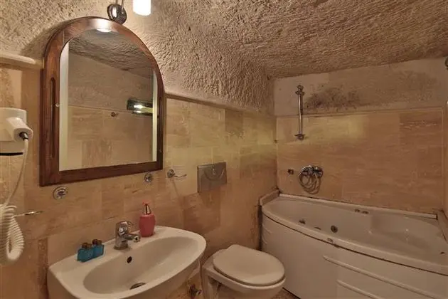 Delux Cave Oda