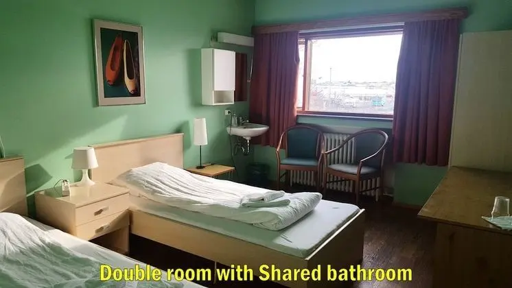 İki Ayrı Yataklı Oda, Ortak Banyo