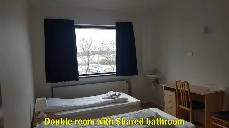 İki Ayrı Yataklı Oda, Ortak Banyo