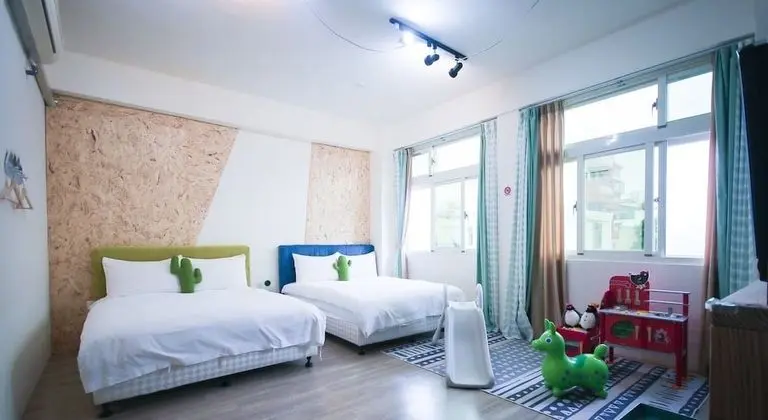 Dört Kişilik Oda, Sigara İçilmez, Şehir Manzaralı